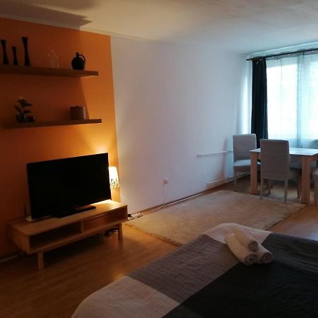 Nexus Apartment Миеркуря Чук Екстериор снимка