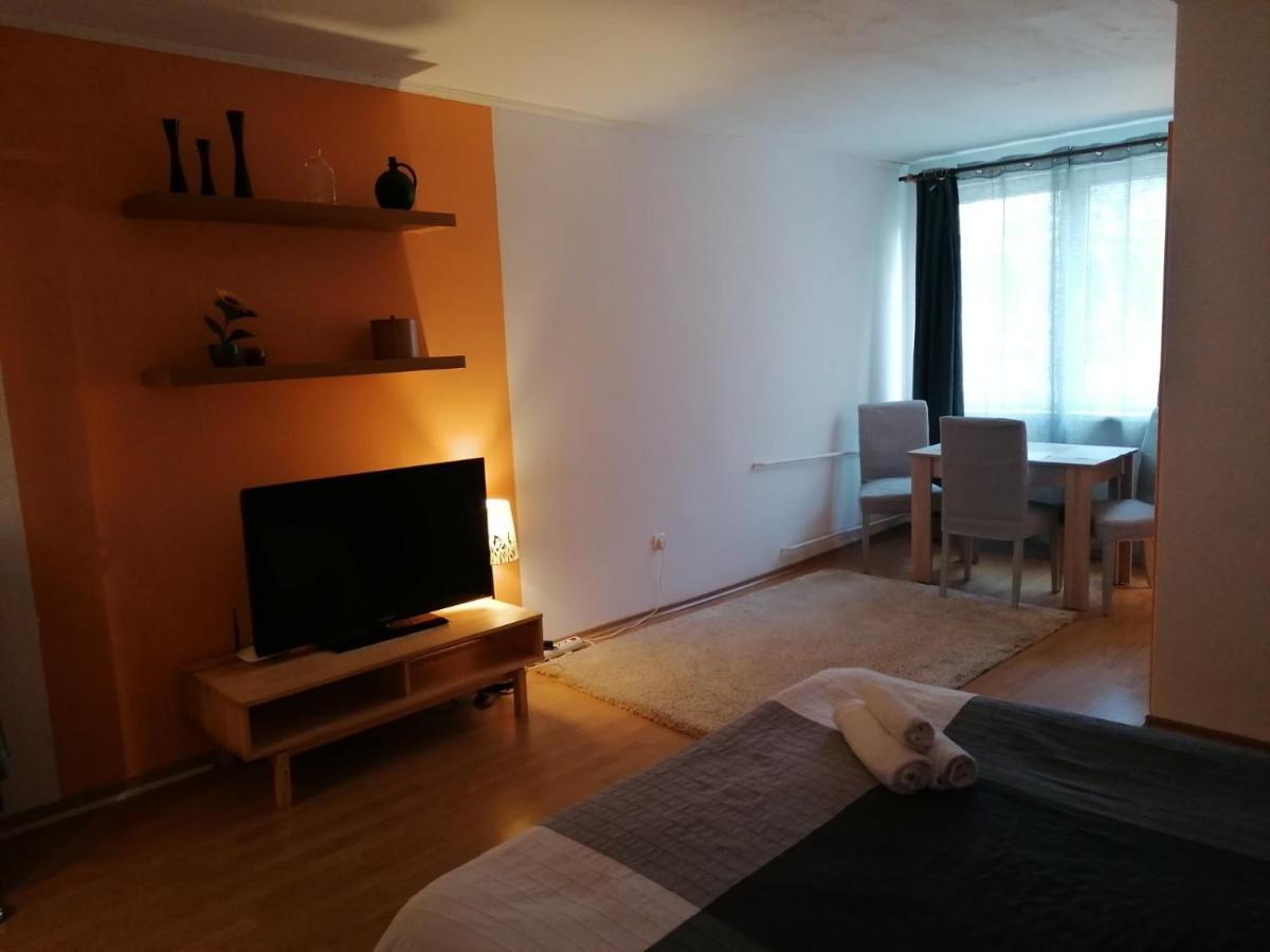Nexus Apartment Миеркуря Чук Екстериор снимка