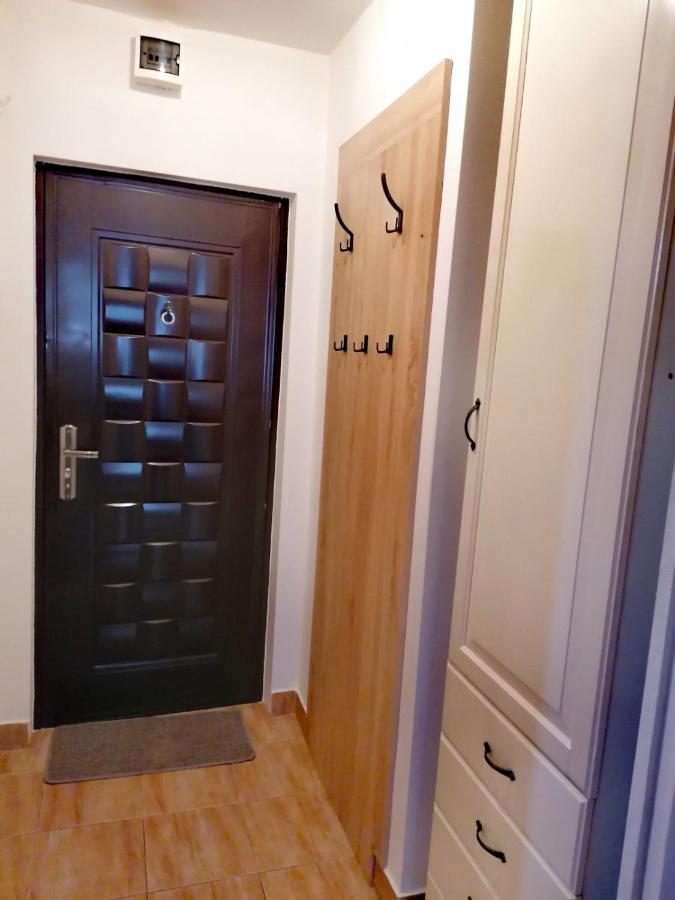 Nexus Apartment Миеркуря Чук Екстериор снимка