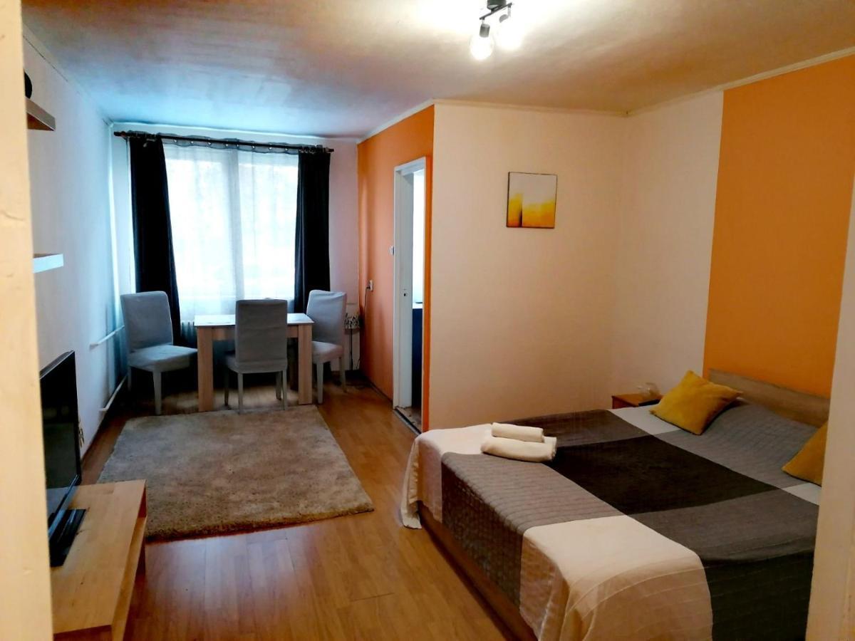 Nexus Apartment Миеркуря Чук Екстериор снимка
