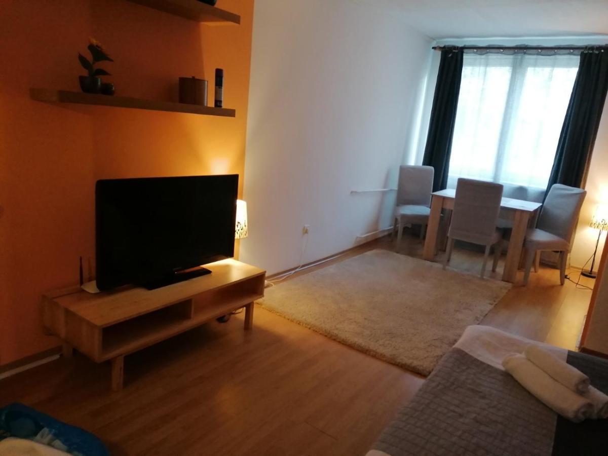 Nexus Apartment Миеркуря Чук Екстериор снимка